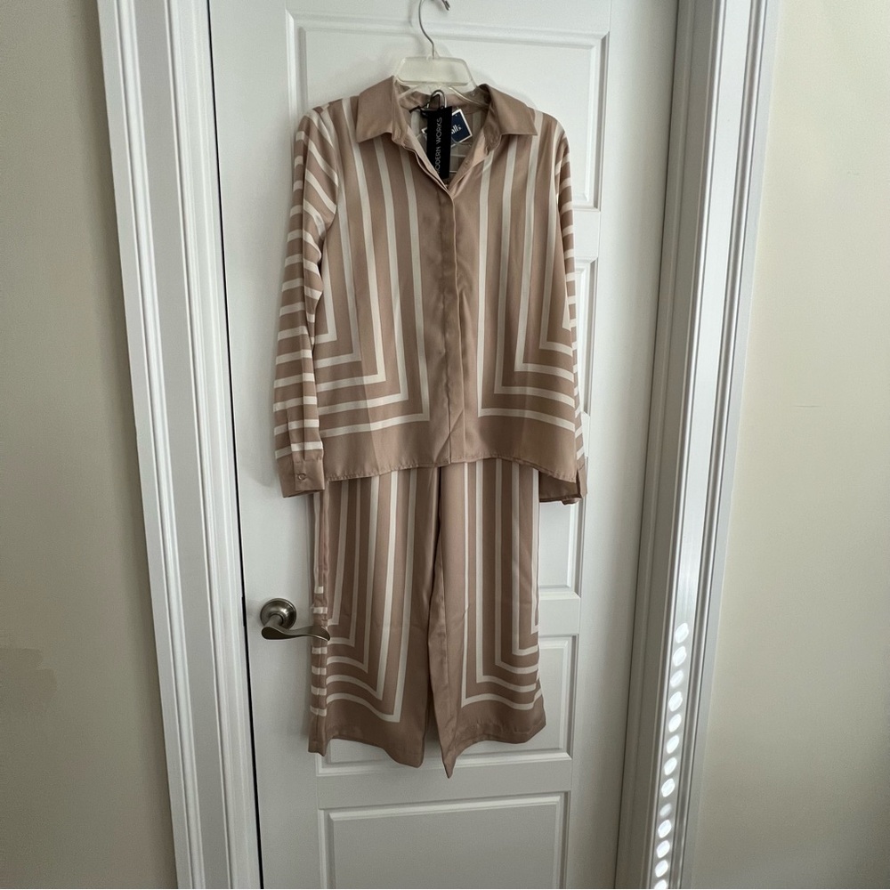 Elegant tan and cream jacket and wide leg trousers. sz S